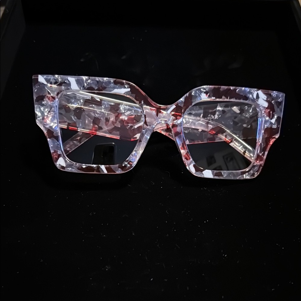 NWOT-Minimalist Stylish Red and White Square Glasses